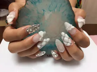 ネイル フラワー ムーンのネイルデザイン