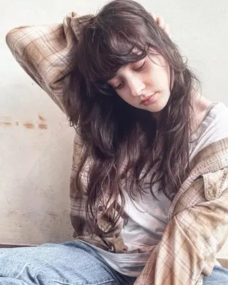 セミロング カラー ケア剤オタク×海外 ヘア長谷川裕起のヘアスタイル