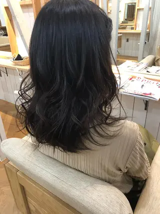 セミロング カラー DEE okazakiのヘアスタイル
