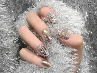 ミディアム ネイル フィルイン、長さ出し 深爪矯正のネイルデザイン