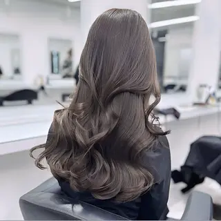 ロング カラー 🖤ハイトーン× レイヤー🖤SARAのヘアスタイル