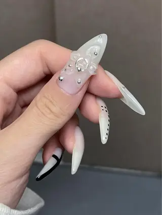 ネイル MINAMI໒꒱ Y2K、韓国ガーリーのネイルデザイン