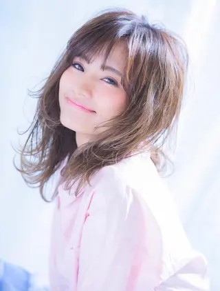 ミディアム linda by neoliveのヘアスタイル