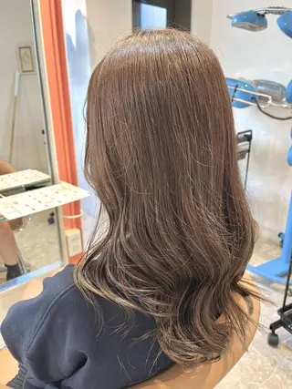 セミロング カラー うしだ かおるのヘアスタイル