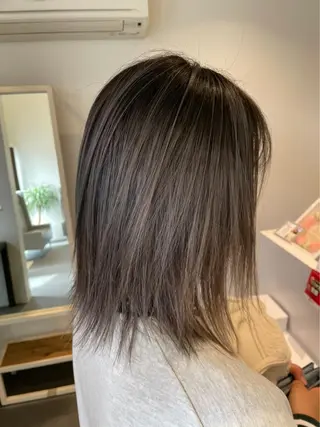 ミディアム カラー Seen.所属・吉野 智行のヘアスタイル