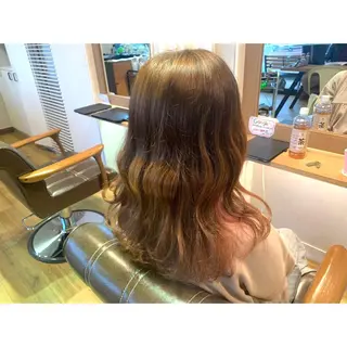 ロング カラー ツキダテ ユイのヘアスタイル