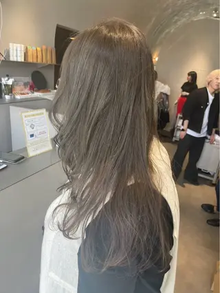 カラー 小林 愛弥のヘアスタイル