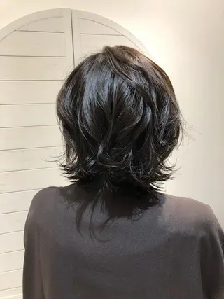 ミディアム EARTH 榎本のヘアスタイル