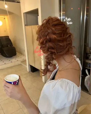 ミディアム Maho/海外 レイヤー/ハイトーンのヘアスタイル