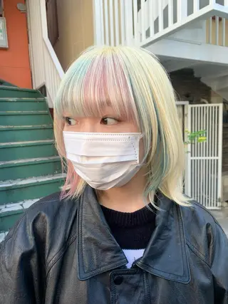 セミロング 淡いハイトーンカラー レイヤーカットゆうかのヘアスタイル