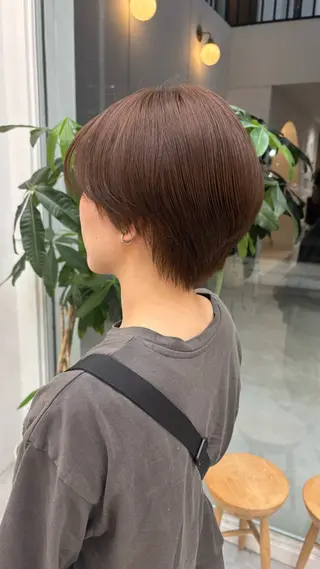 ショート カラー 伊藤 ゆいなのヘアスタイル