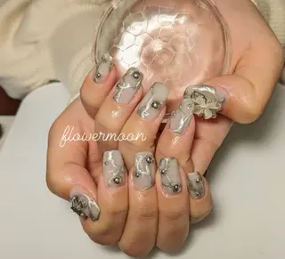 ネイル フラワー ムーンのネイルデザイン