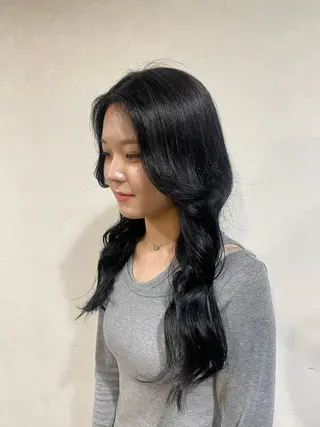 ロング 韓国風レイヤー× くびれヘア艶髪のヘアスタイル