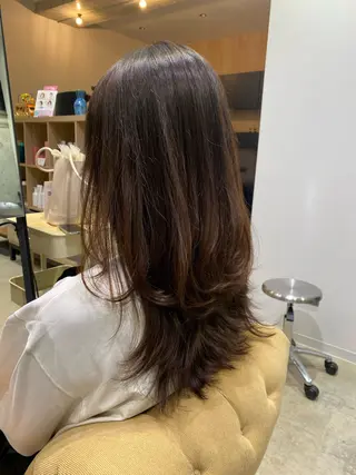 ロング fumi🪞血色感 アップ艶カラーのヘアスタイル