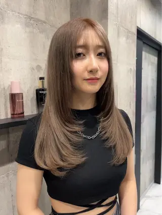 セミロング カラー パーマ ヘアアレンジ キッズ 西口徒歩20秒　寒色 カラーミディアムヘアのヘアスタイル