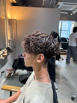 カラー パーマ メンズ 韓国&メンズウルフ 高森蓮のヘアスタイル