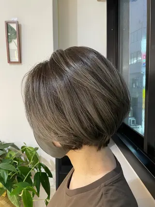 ショート カラー she2.shinjuku所属・takumi Hのヘアスタイル