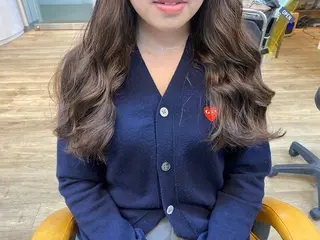 セミロング パーマ ブリーチなし透明感 🕊ワダ　ユイのヘアスタイル