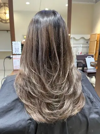 ミディアム カラー Che'ri所属・海外レイヤー/ レイヤーカット/和田のヘアスタイル