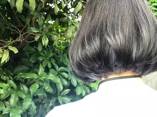 ミディアム カラー THE DAY所属・AKI HASHIMOTOのヘアスタイル