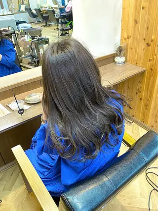 セミロング カラー パーマ ヘアアレンジ ハル🌸柔色/ ブリーチなし/艶髪のヘアスタイル