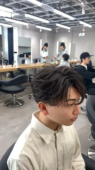 パーマ メンズ センターパート/フェ ザー🔥SHUYAのヘアスタイル