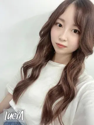 ロング LuciA/エクステ カラーのヘアスタイル