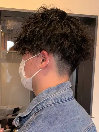 ショート ブリーチカラー🌈 嘉名 真樹のヘアスタイル