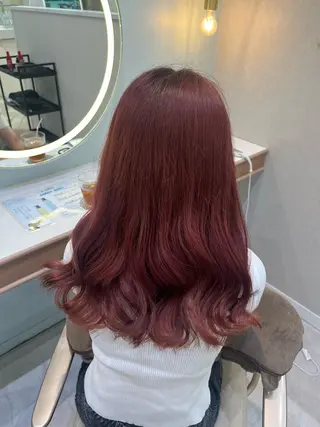 セミロング 𝑴𝑰𝑨🎀赤髪 /ピンク/髪質改善のヘアスタイル