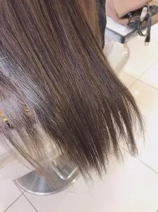 セミロング 店長ハイトーンカラー 柞山史奈のヘアスタイル