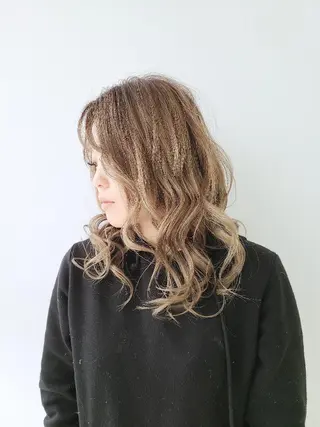 セミロング 🎗️髪質改善・美髪 艶髪🥇小西邦生のヘアスタイル