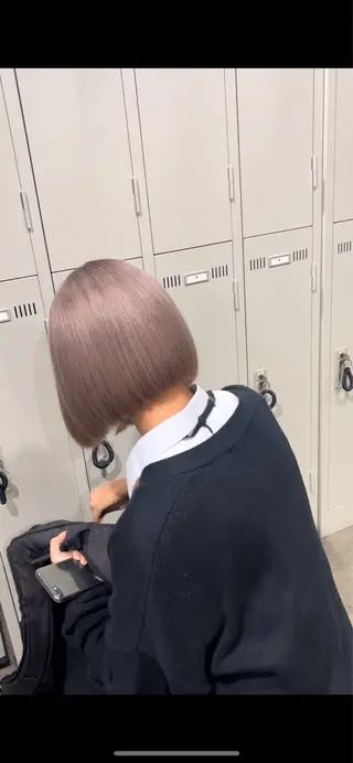 ショート カラー 僕なら縮毛矯正してて もブリーチできますのヘアスタイル