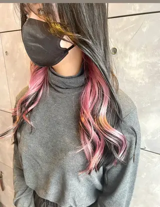 セミロング カラー 🌈インナーカラー ‘ショウマ’🌈のヘアスタイル