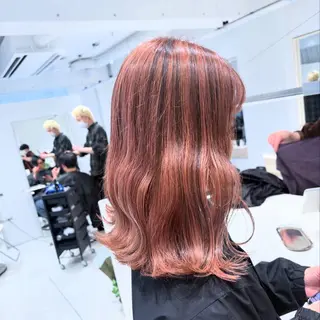 ミディアム カラー カジュアルを女っぽく 𝗮𝘆𝗮𝗰𝗼のヘアスタイル