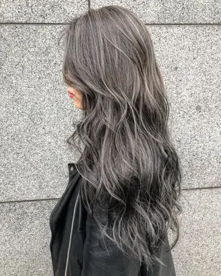 ロング カラー REVE所属・TAKU 美容師のヘアスタイル