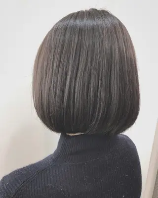 ミディアム カラー 岩出 俊のヘアスタイル