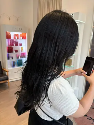 ロング カラー 岩岡 つなみのヘアスタイル