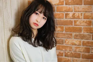 ミディアム セミロング ロング カラー パーマ 髪質改善、エクステ 山口卓哉のヘアスタイル