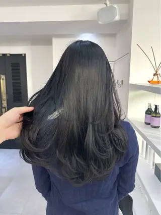 ロング AHNKISM所属・トレンドレイヤー/ 透明感カラーのヘアスタイル