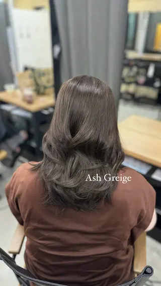 セミロング カラー MIYUU NAKAYAMAのヘアスタイル