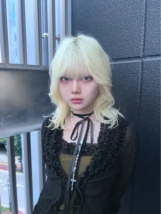 セミロング カラー naito/ブリーチ /エクステ/縮毛のヘアスタイル