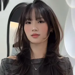 セミロング SHIN レイヤー‪‪カットのヘアスタイル