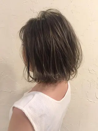 ミディアム カラー 韓国レイヤー外国人風 透明感カラー髪質改善のヘアスタイル
