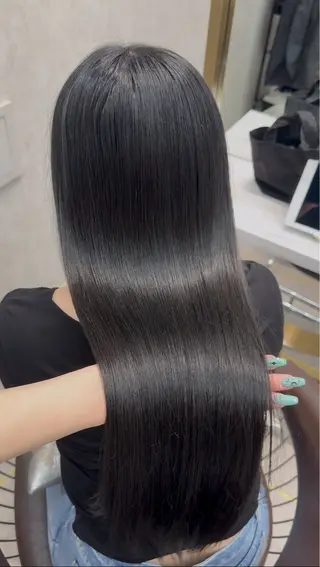 ロング Nanami / ベージュ/グレージュのヘアスタイル