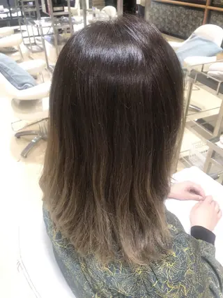 セミロング カラー 足立 小百合のヘアスタイル