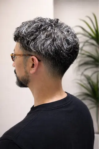 ショート カラー パーマ 遠藤 広美のヘアスタイル