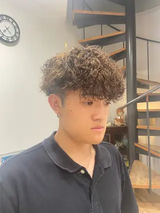 ショート パーマ atelier doux dimanche（アトリエ・ドゥー・ディマンシュ）所属・Fukamiレイヤー 透明感カラーのヘアスタイル