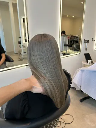 ロング カラー QUON.伊勢崎店所属・ブリーチ＆ハイトーン 歌 心のヘアスタイル