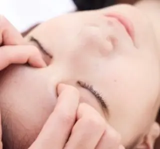 美尽  BIZIN所属・久々 もえみのネイルデザイン