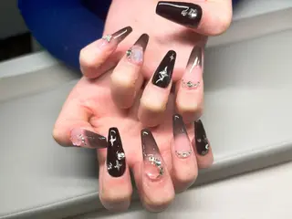 ネイル BiEiネイルサロン所属・BiEi ネイルサロン長さ出しのネイルデザイン